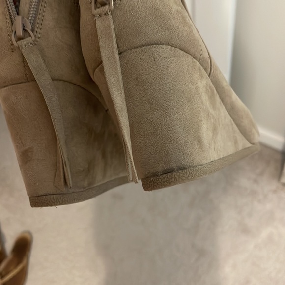 Light brown suede bootie size 8 - Picture 3 of 7